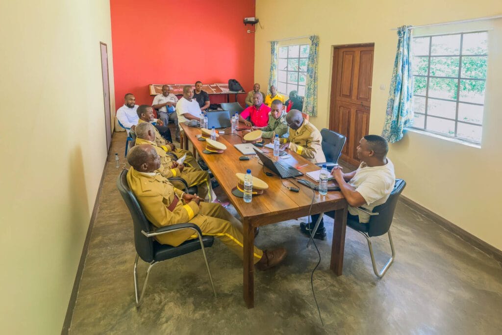 IFM holding a meeting with community leaders from the Vila de Gondola region as part of its ongoing commitment to responsible forestry management, community engagement, and operational safety